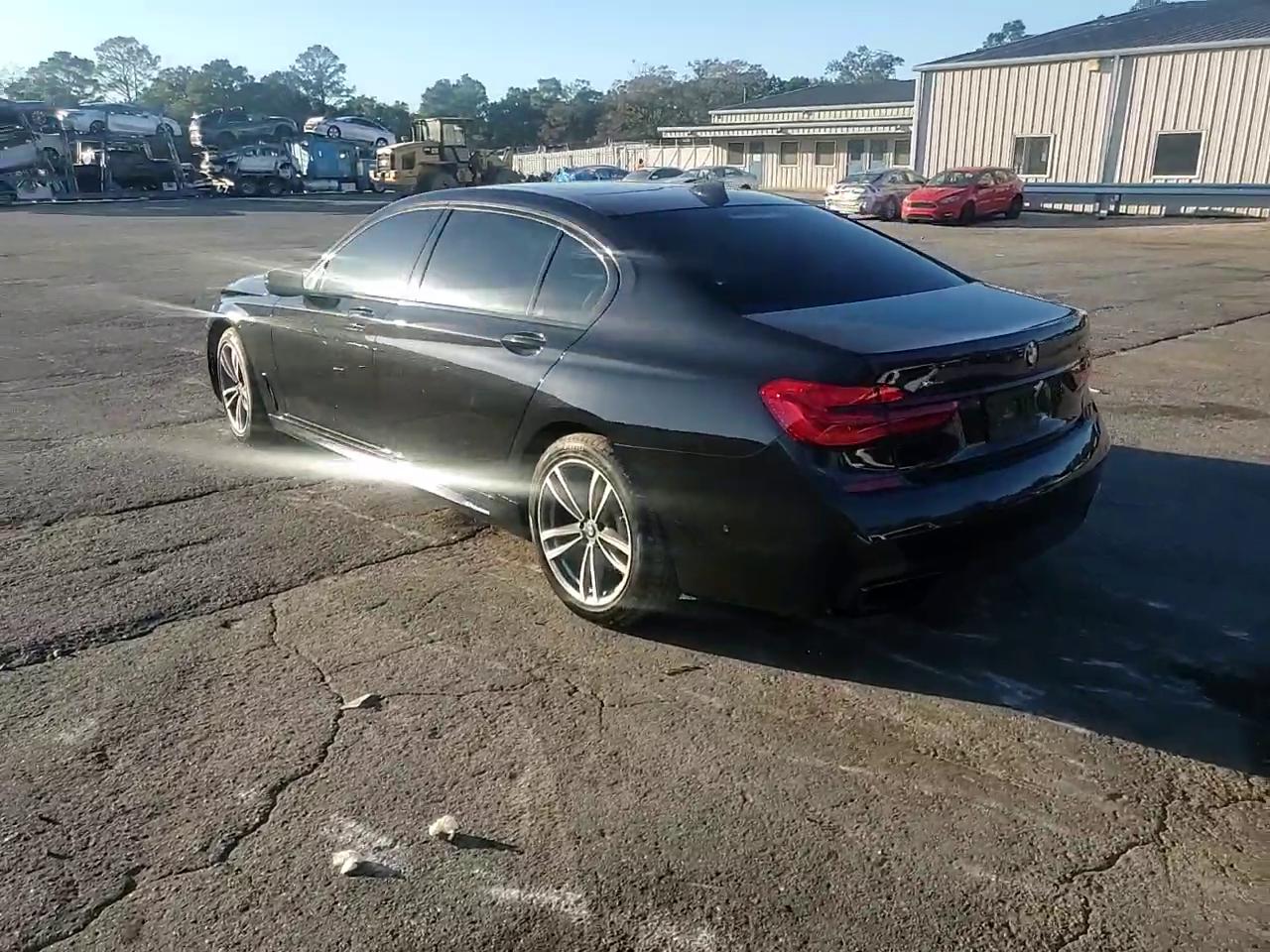 Фото: WBA7F2C56HG422385