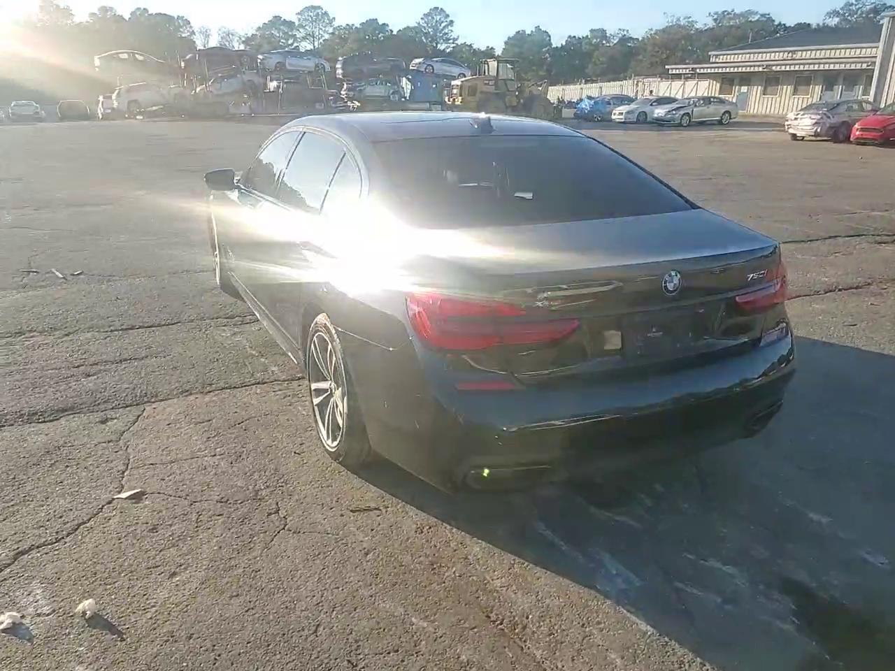 Фото: WBA7F2C56HG422385