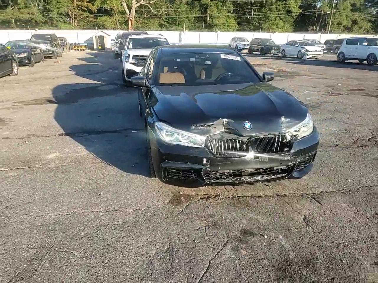 Фото: WBA7F2C56HG422385