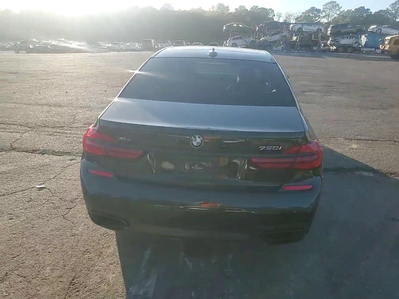 Фото: WBA7F2C56HG422385