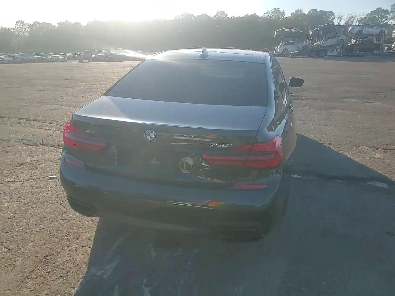 Фото: WBA7F2C56HG422385