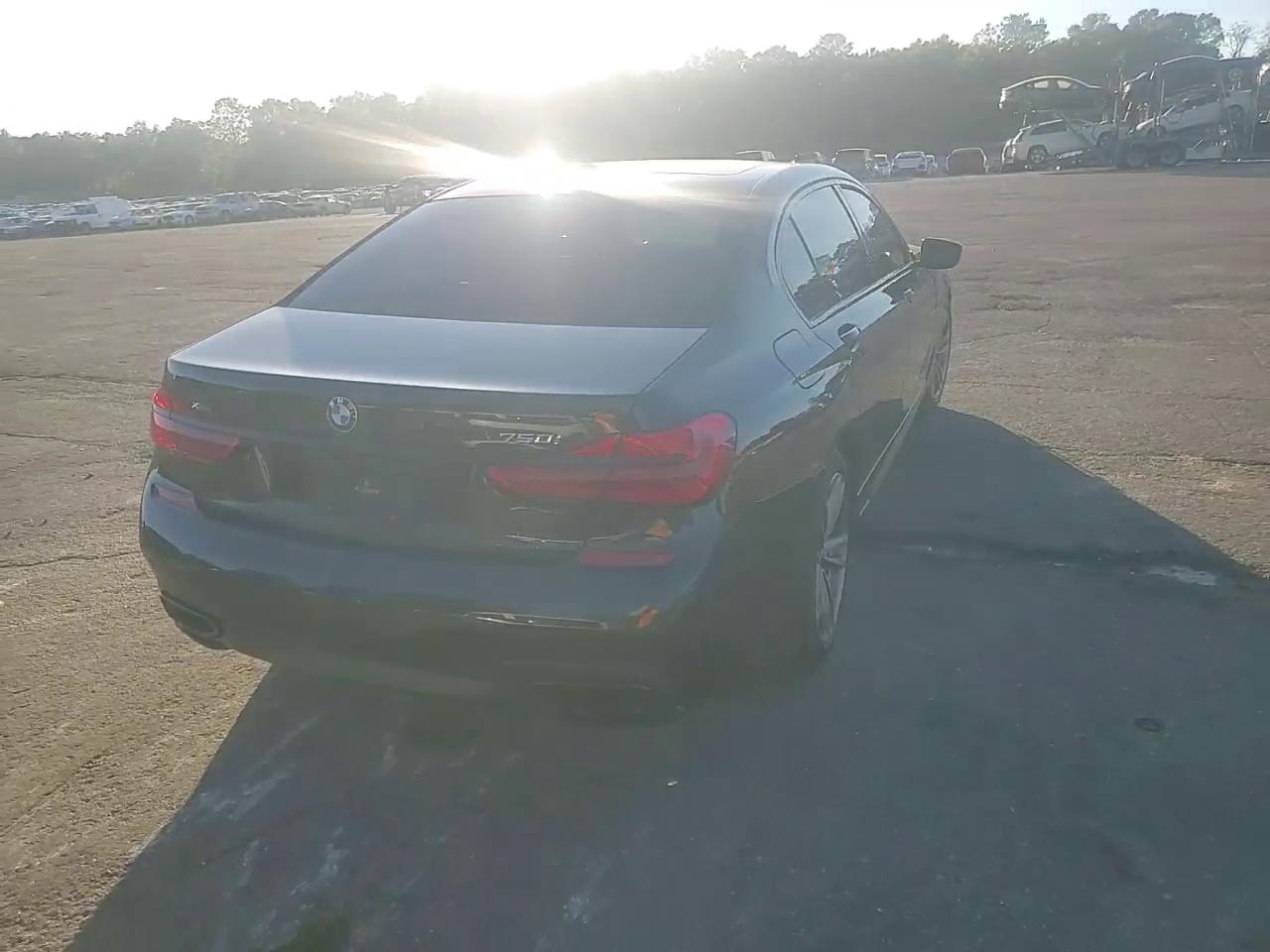 Фото: WBA7F2C56HG422385