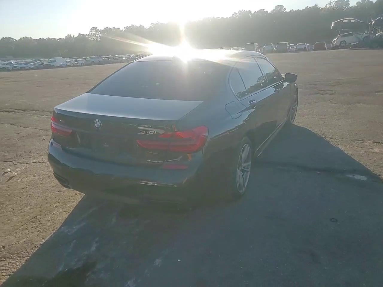 Фото: WBA7F2C56HG422385