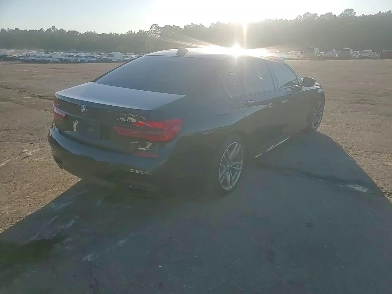 Фото: WBA7F2C56HG422385