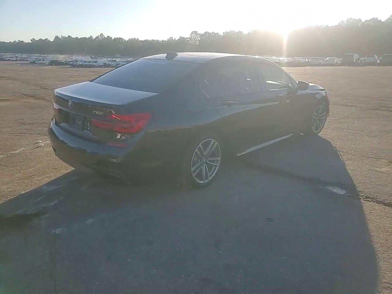 Фото: WBA7F2C56HG422385