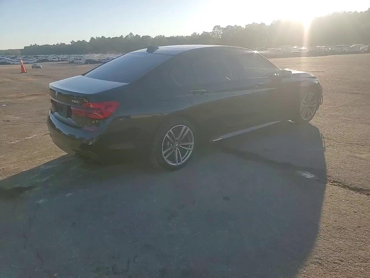 Фото: WBA7F2C56HG422385