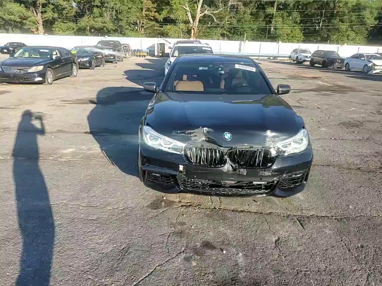 Фото: WBA7F2C56HG422385