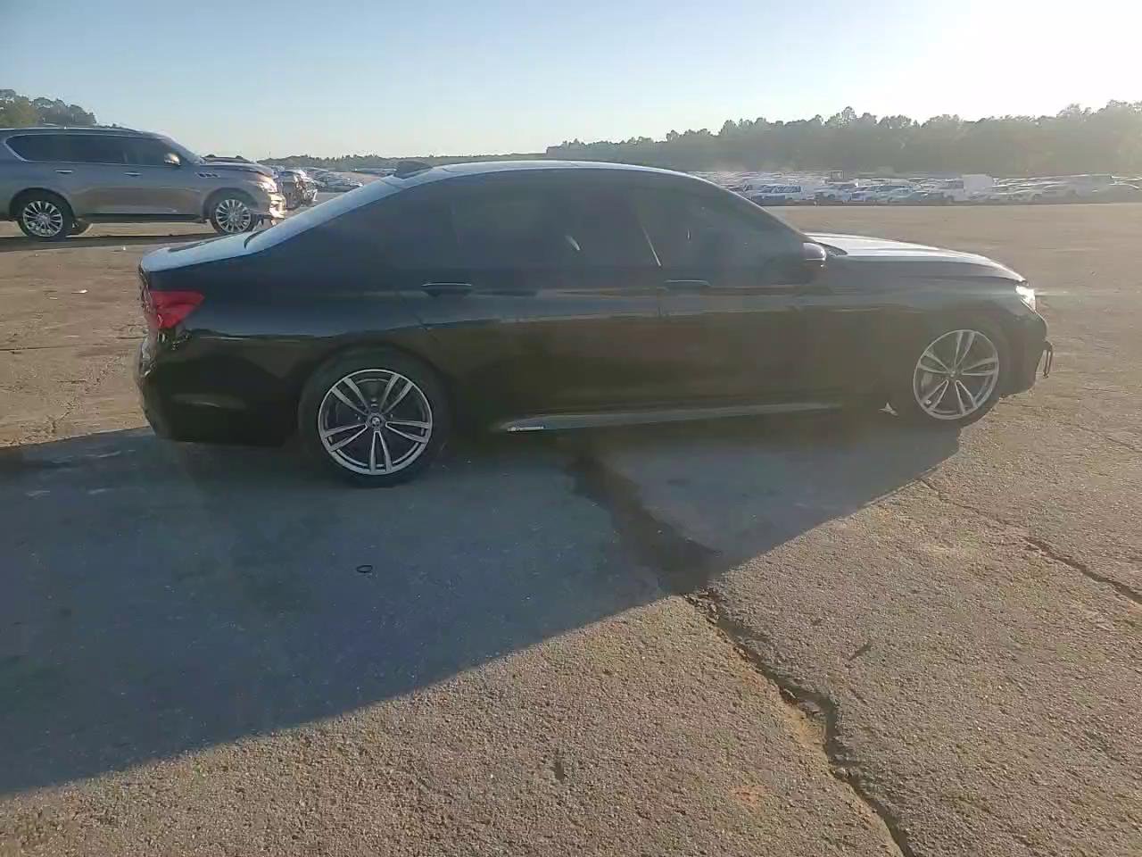 Фото: WBA7F2C56HG422385