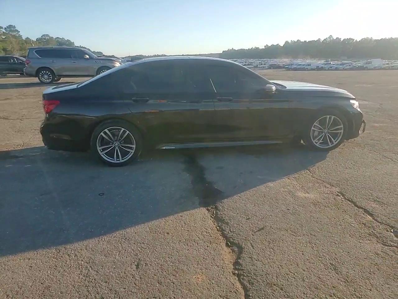 Фото: WBA7F2C56HG422385