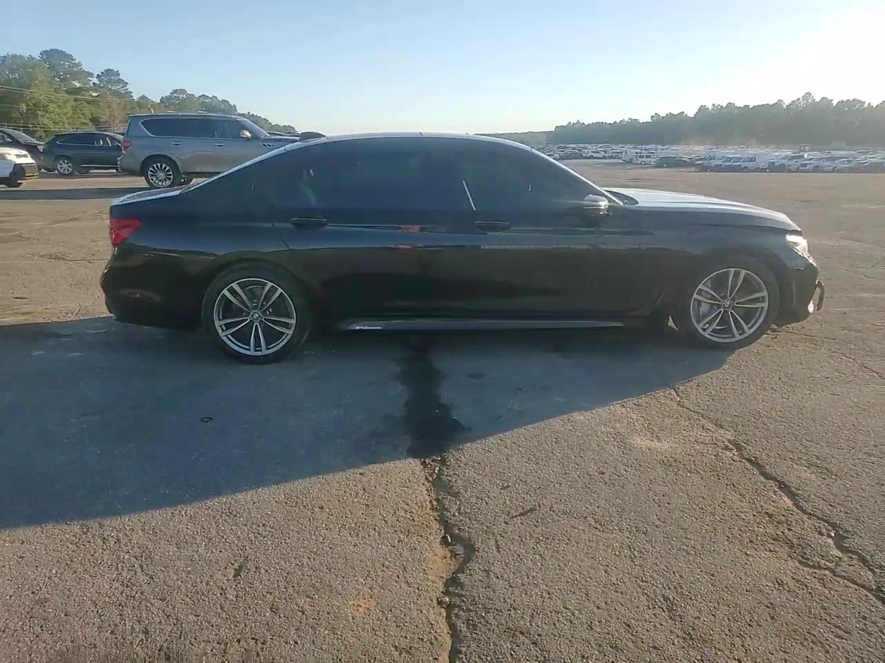 Фото: WBA7F2C56HG422385