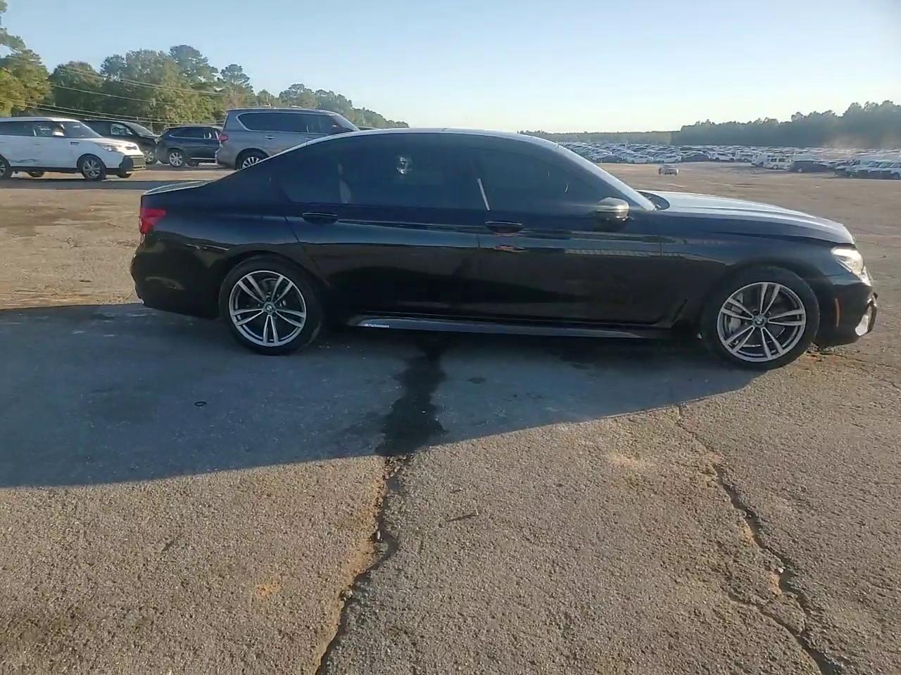 Фото: WBA7F2C56HG422385