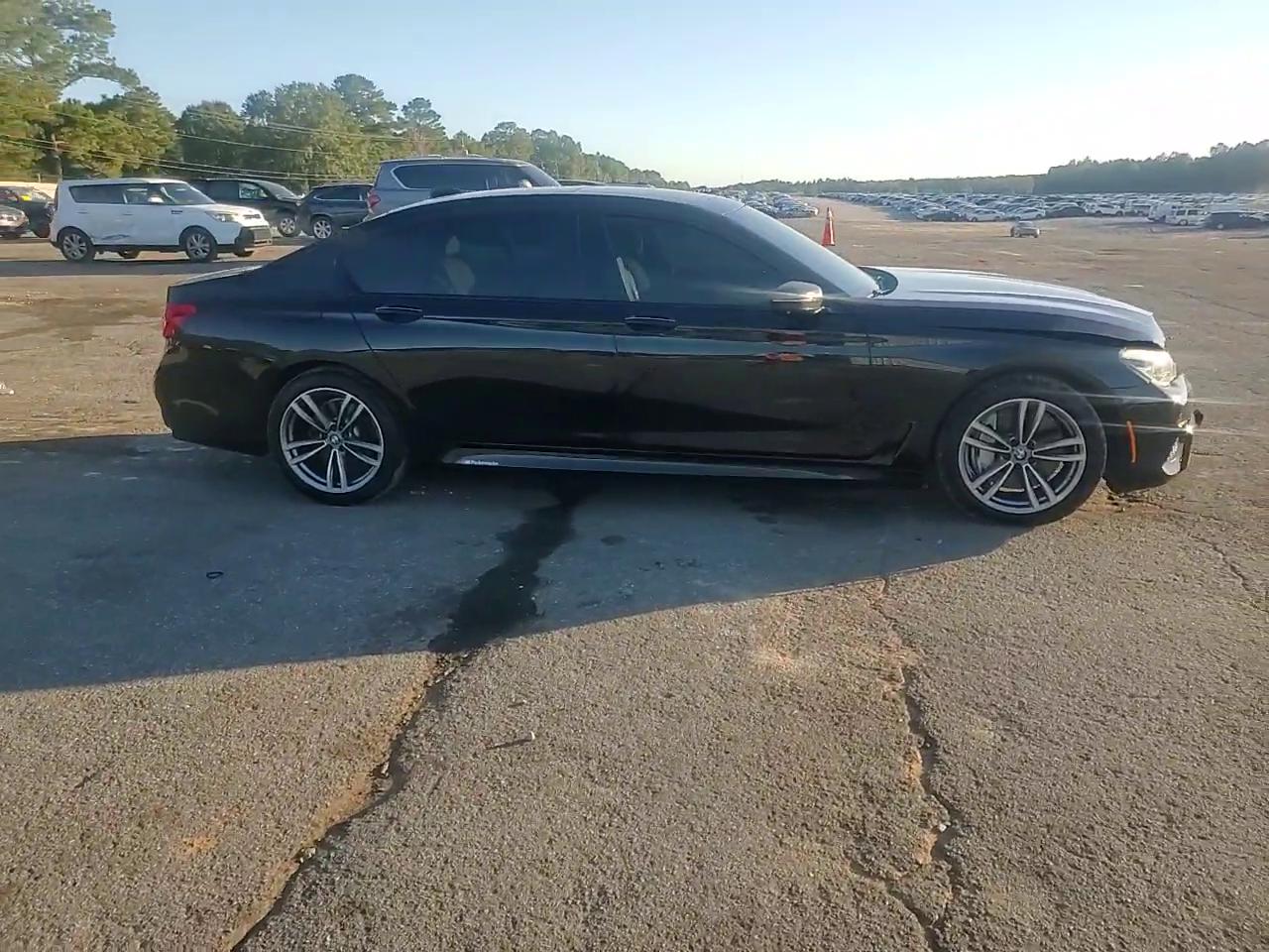 Фото: WBA7F2C56HG422385