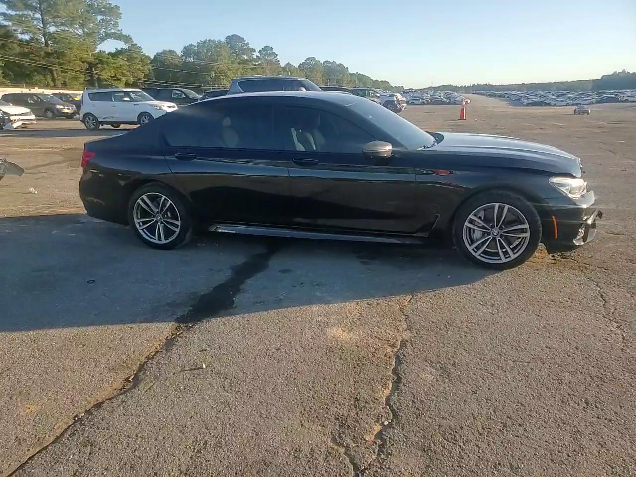 Фото: WBA7F2C56HG422385