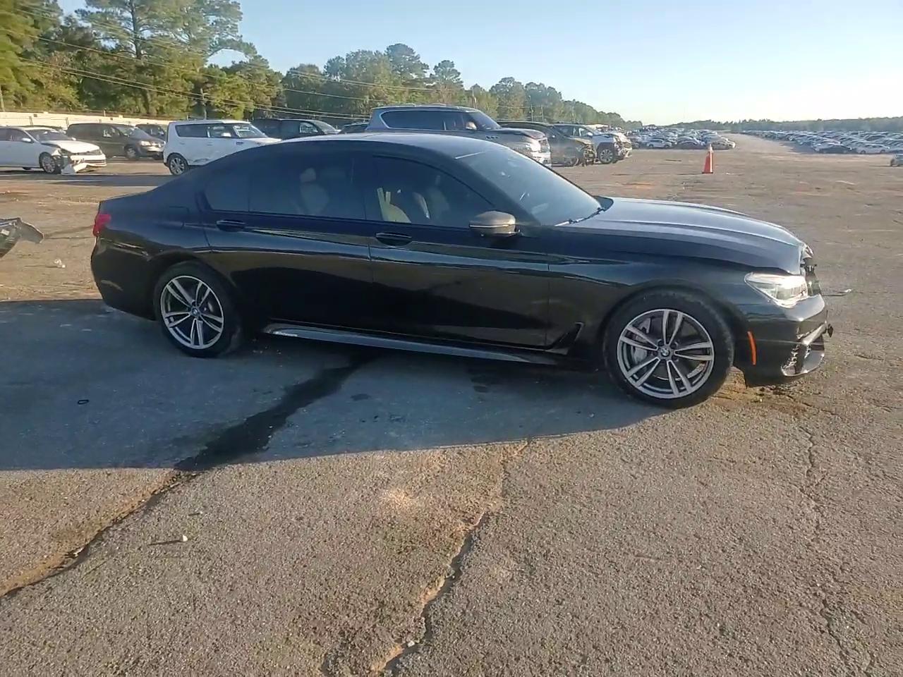 Фото: WBA7F2C56HG422385