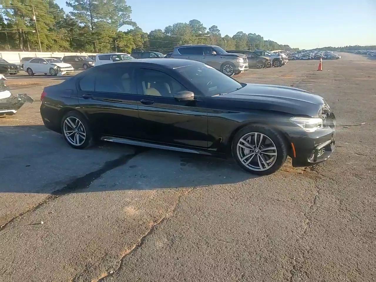 Фото: WBA7F2C56HG422385