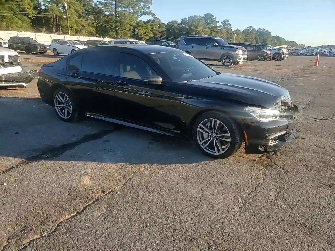 Фото: WBA7F2C56HG422385