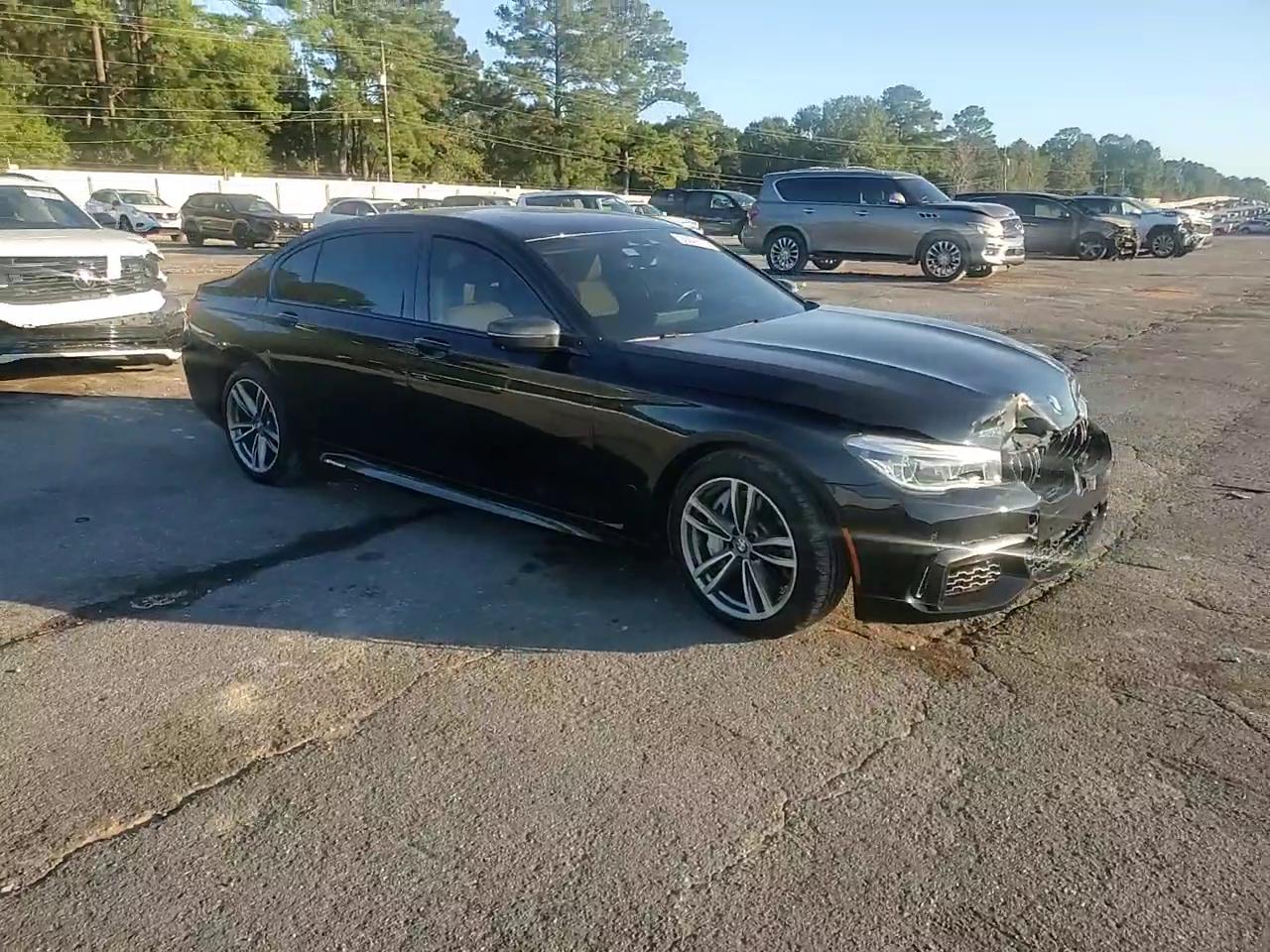 Фото: WBA7F2C56HG422385