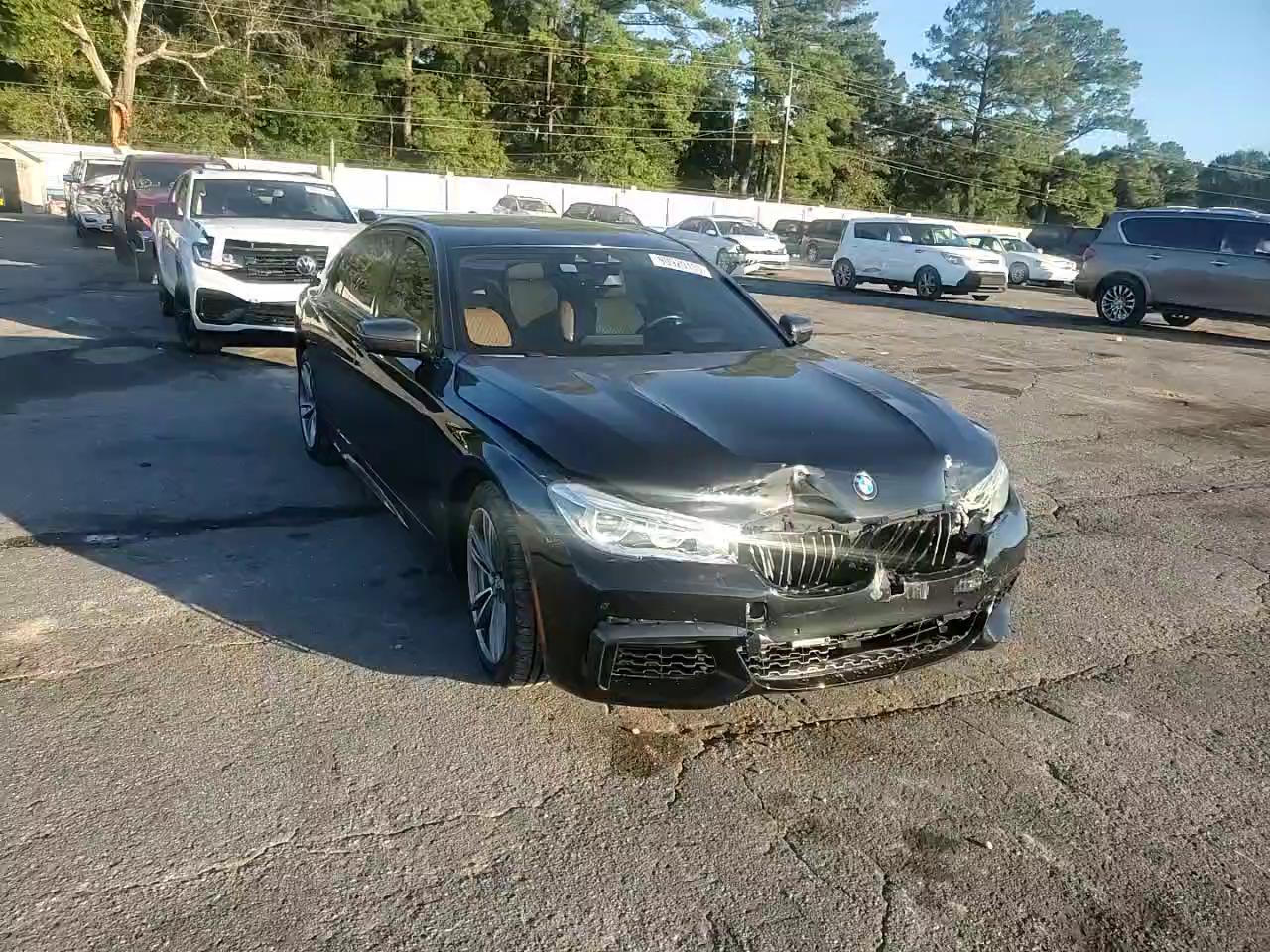 Фото: WBA7F2C56HG422385