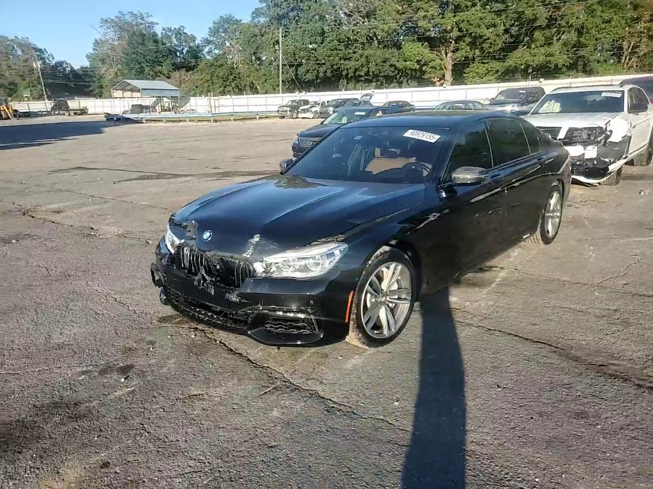 Фото: WBA7F2C56HG422385