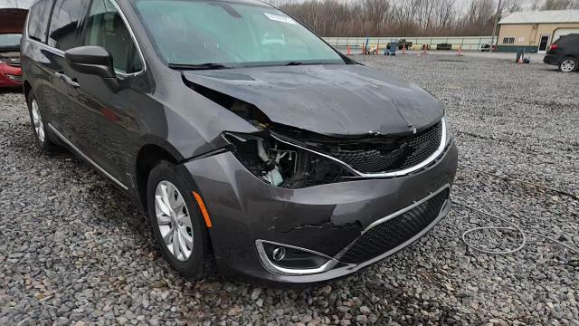 2017 Chrysler Pacifica Touring L VIN: 2C4RC1BGXHR505446 Lot: 94306925