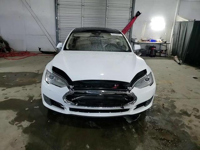 2015 Tesla Model S VIN: 5YJSA1E21FF105713 Lot: 93249945