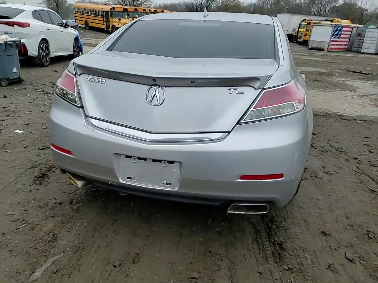 Фото: 19UUA8F51CA027370