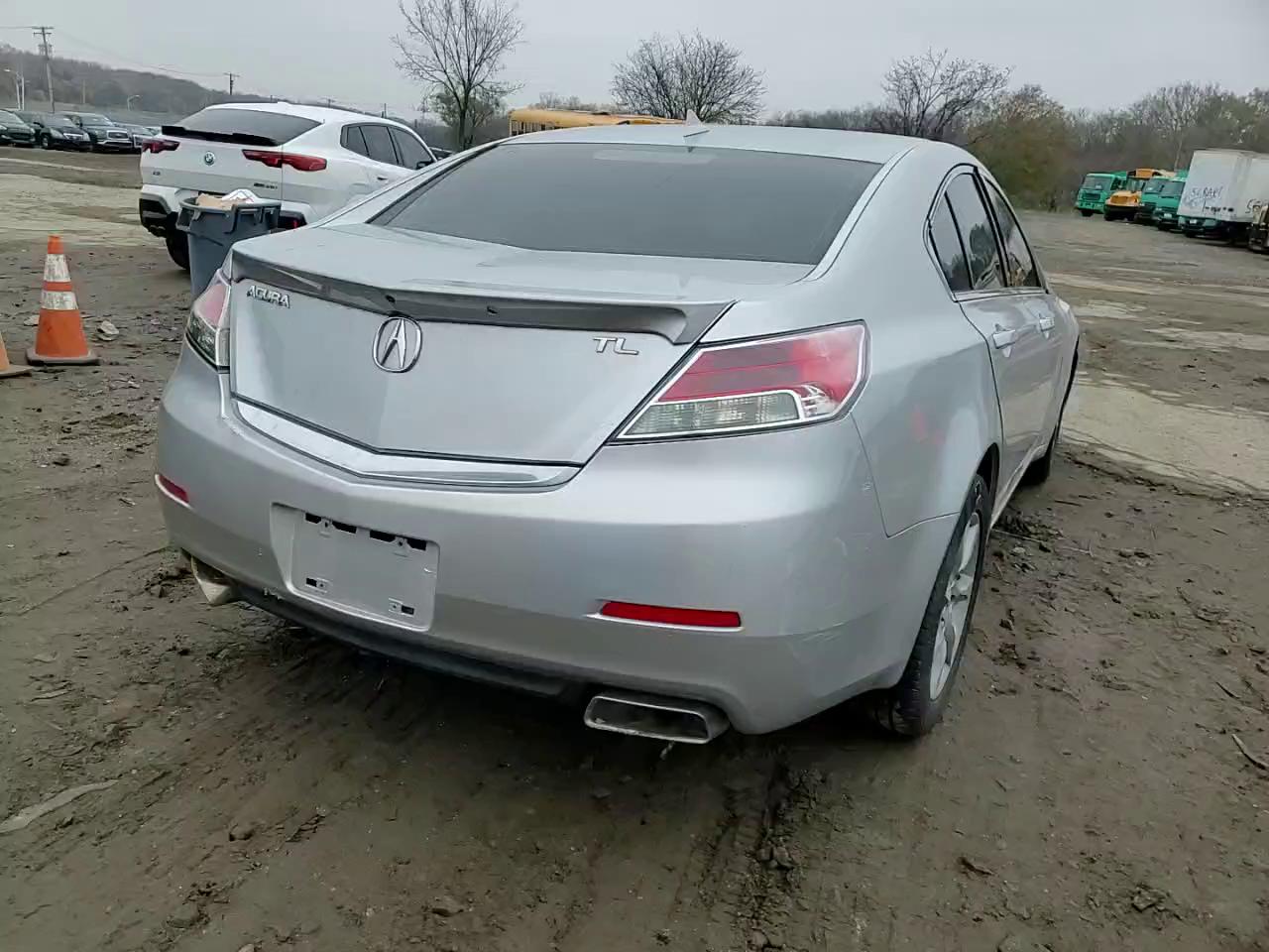 Фото: 19UUA8F51CA027370