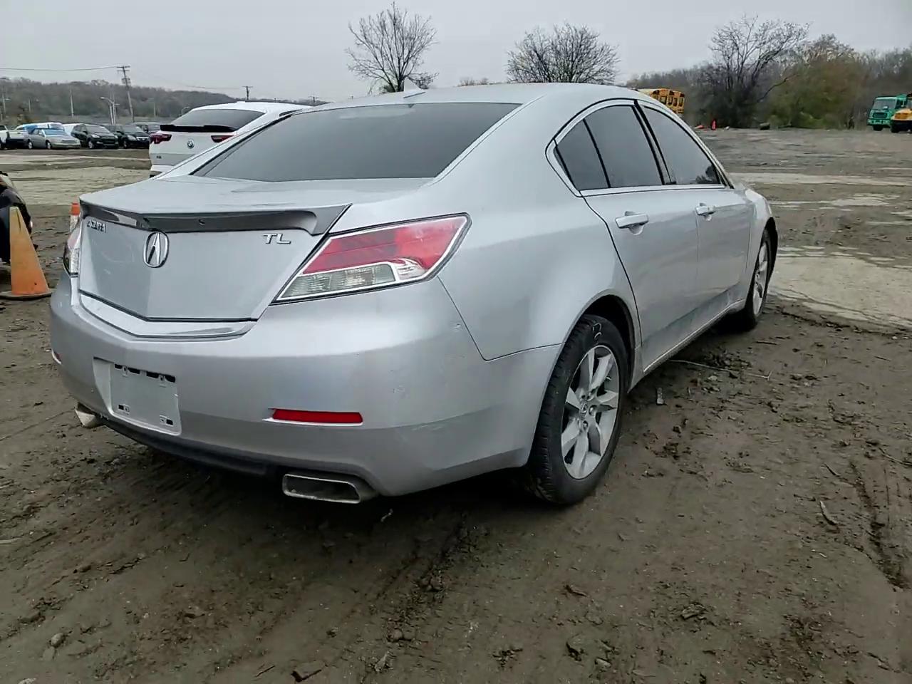 Фото: 19UUA8F51CA027370