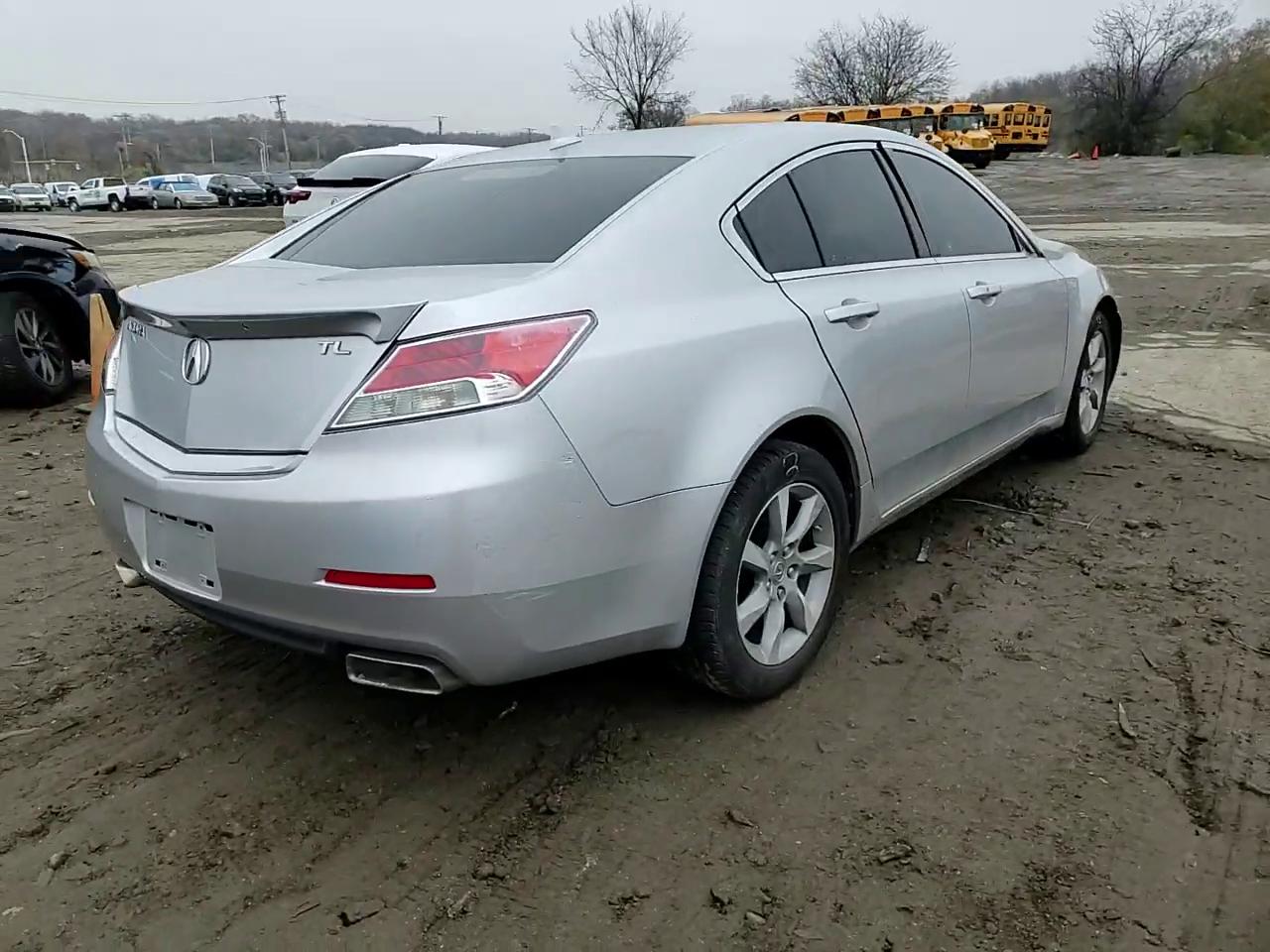 Фото: 19UUA8F51CA027370