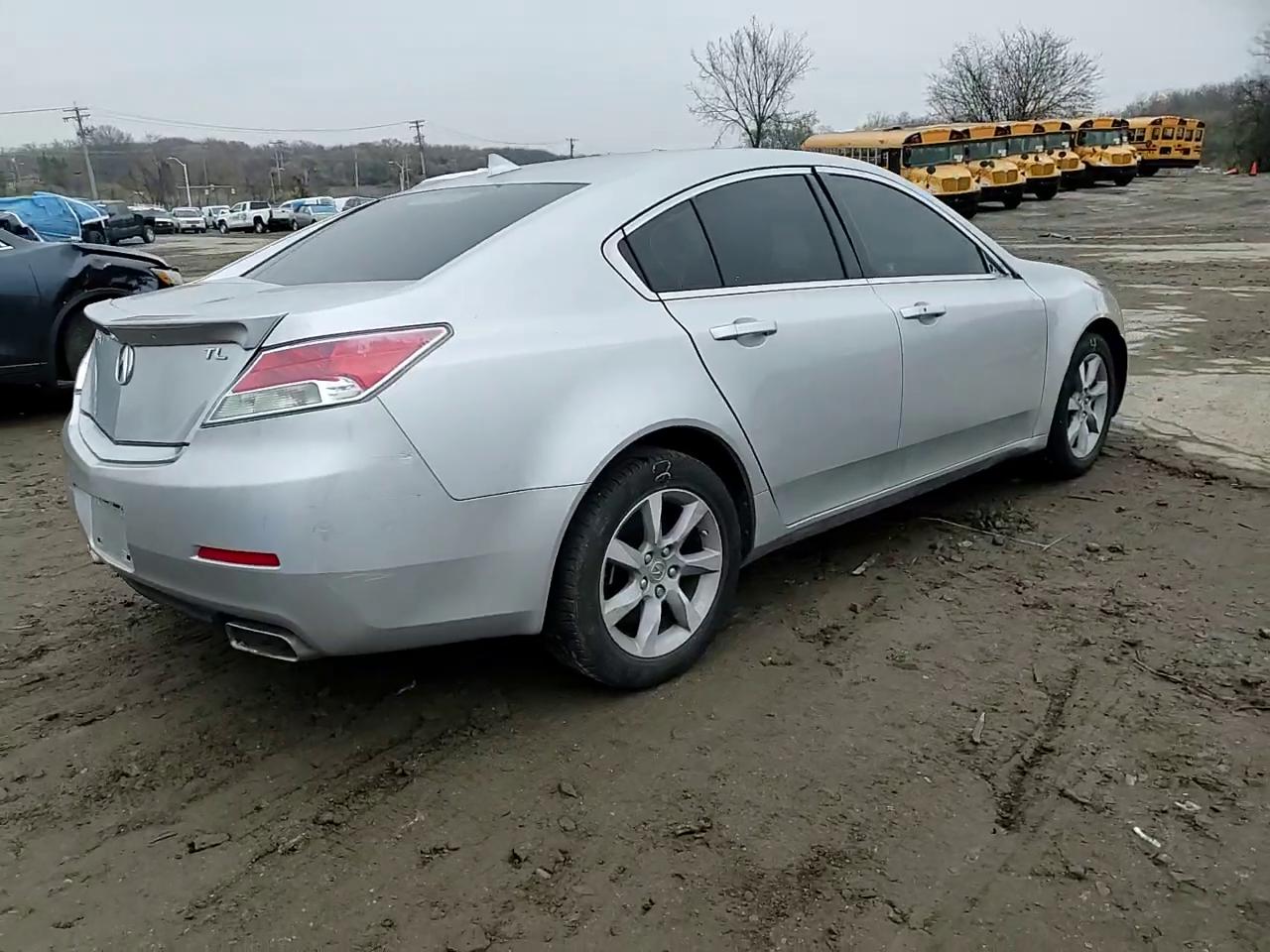 Фото: 19UUA8F51CA027370