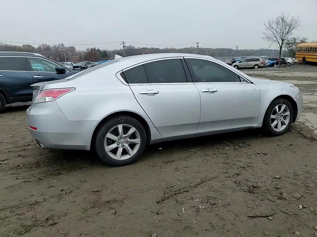 Фото: 19UUA8F51CA027370