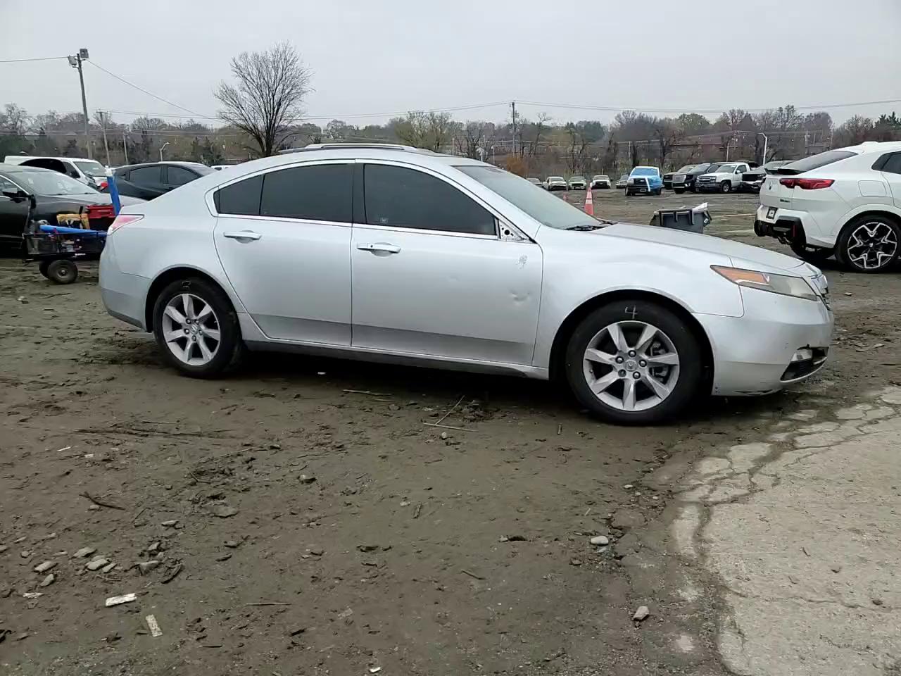 Фото: 19UUA8F51CA027370