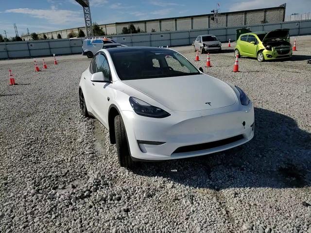 2024 Tesla Model Y VIN: 7SAYGDEE5RF200643 Lot: 91002645