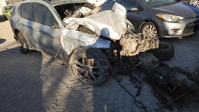 2018 Alfa Romeo Stelvio Ti Sport VIN: ZASFAKNN0J7B91328 Lot: 92266315