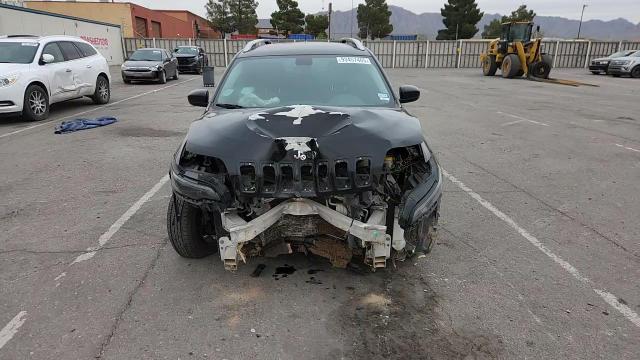 2019 Jeep Cherokee Latitude Plus VIN: 1C4PJLLN8KD119477 Lot: 93457405