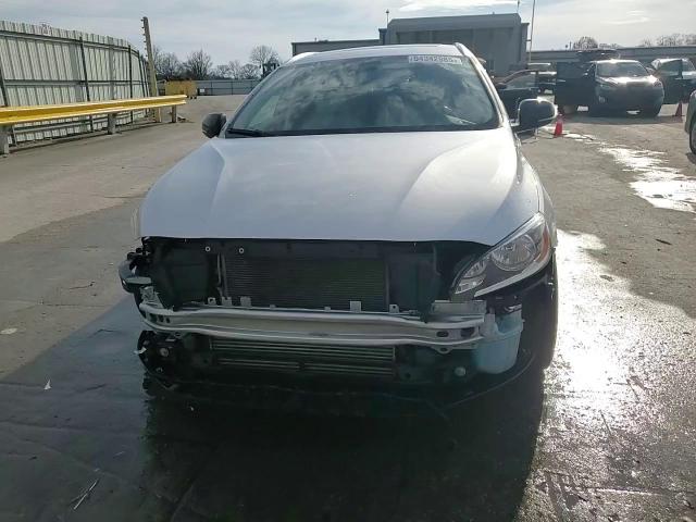 2017 Volvo V60 Cross Country Premier VIN: YV440MWKXH1035424 Lot: 94342985