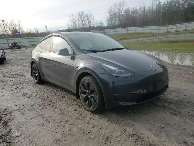 2025 Tesla Model Y VIN: 7SAYGDEE7SF258369 Lot: 92725935