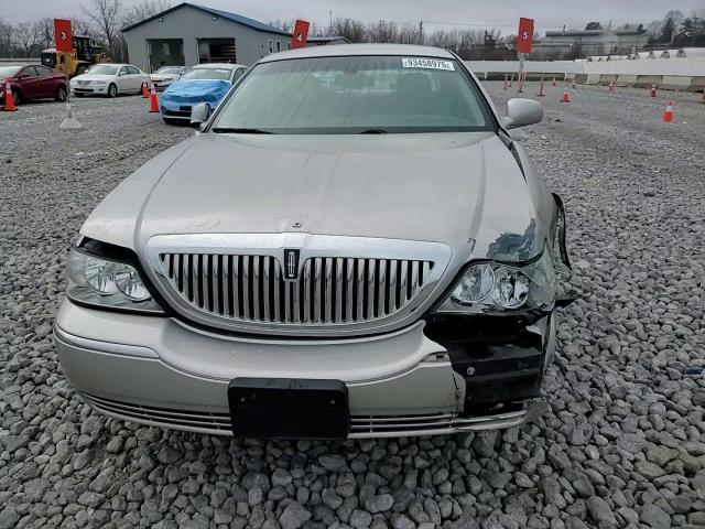 2003 Lincoln Town Car Executive VIN: 1LNHM81W23Y695317 Lot: 93458975