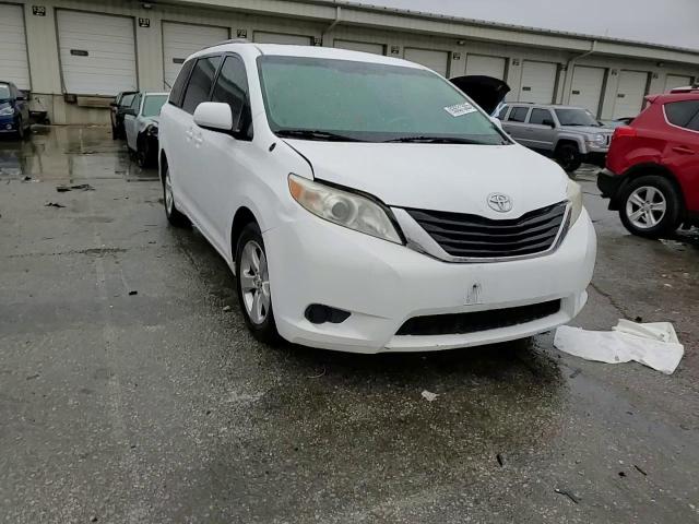 2013 Toyota Sienna Le VIN: 5TDKK3DC8DS345983 Lot: 93631305