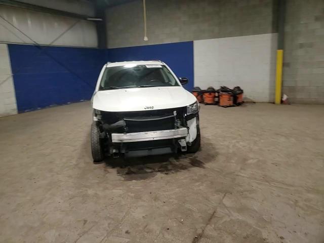 2018 Jeep Compass Sport VIN: 3C4NJCAB1JT123279 Lot: 92923325