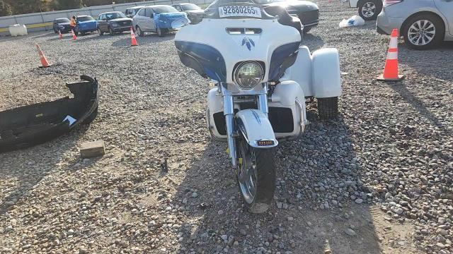 2015 Harley-Davidson Flhtcutg Tri Glide Ultra VIN: 1HD1MAL15FB850785 Lot: 92880265