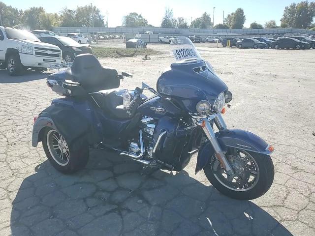 2017 Harley-Davidson Flhtcutg Tri Glide Ultra VIN: 1HD1MAD1XHB858236 Lot: 91224815