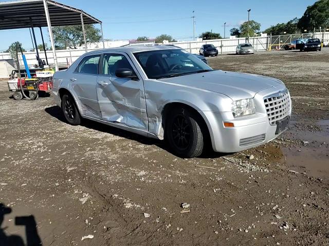 2005 Chrysler 300 VIN: 2C3JA43R45H582923 Lot: 92135405