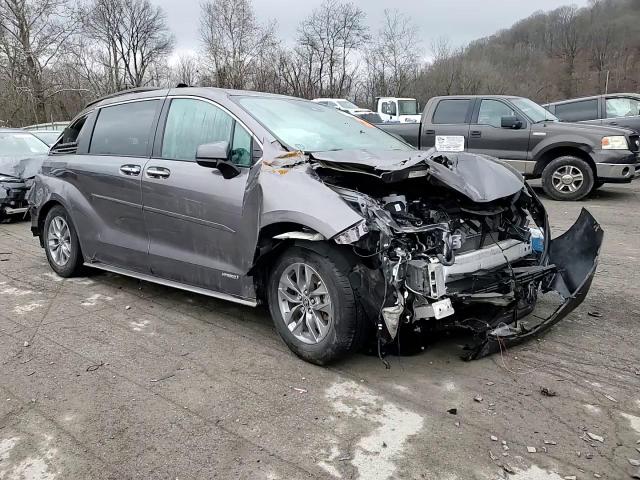 2021 Toyota Sienna - Image 11