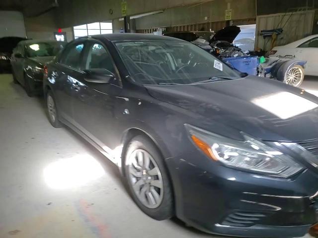 2018 Nissan Altima - Image 10
