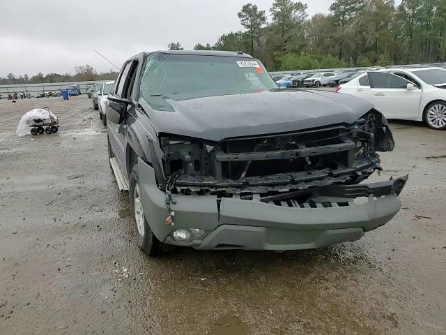 2002 Chevrolet Avalanche - Image 12