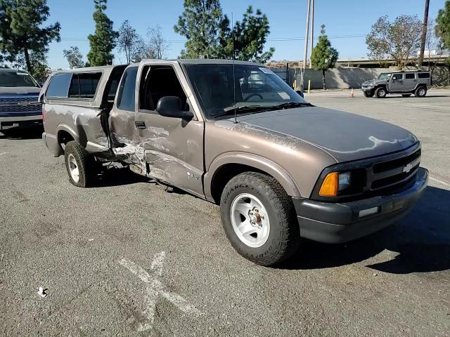 1997 Chevrolet S-10 Pickup - Image 10