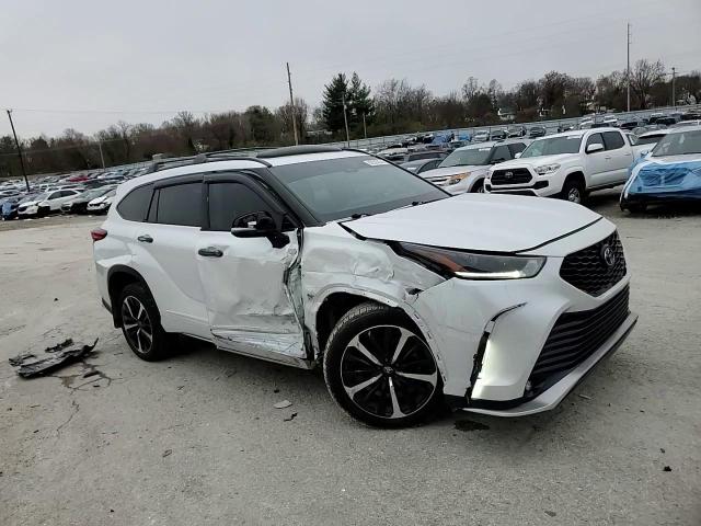 2022 Toyota Highlander - Image 15