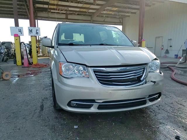 2015 Chrysler Town & Country - Image 14