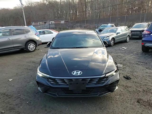 2024 Hyundai Elantra - Image 11